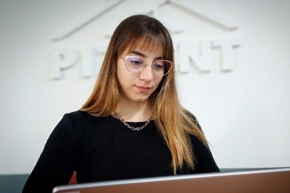 Lic. Paula Leguisamo