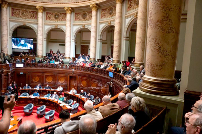 Parlamento a la CNT